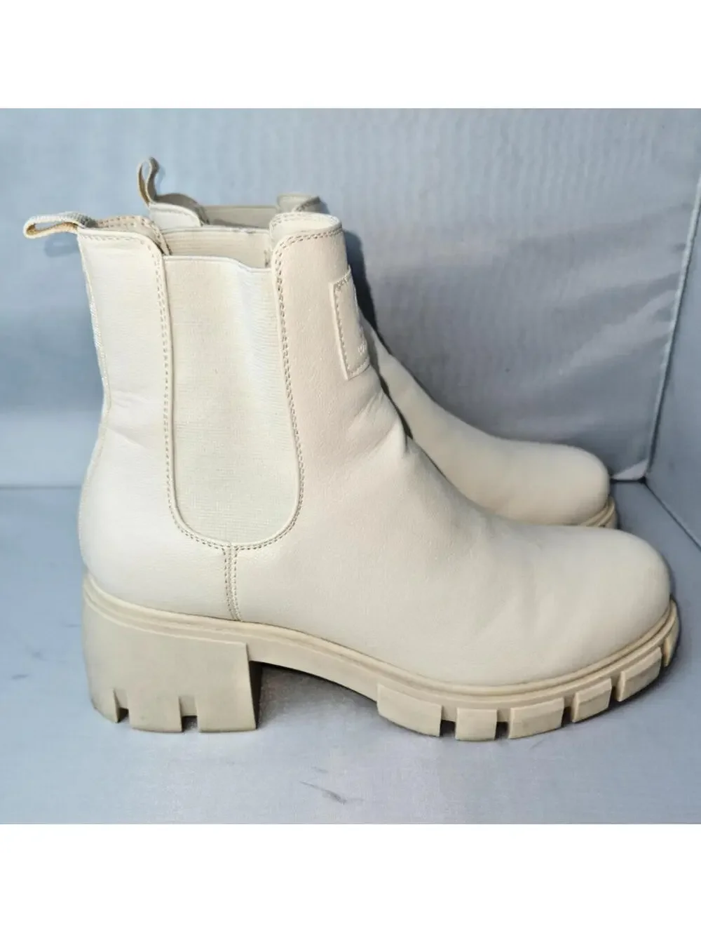 Gogo GBG White Chunky Chelsea Ankle Boots Size 8.5